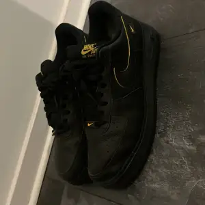 Säljer mina Nike Airforce som är i gott skick, inga skador etc. 