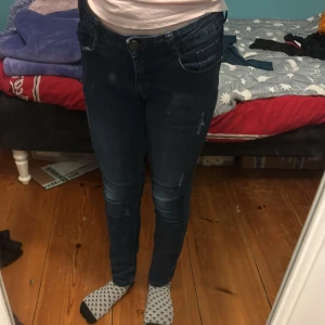 Skinny jeans - Skinny jeans. Har inte blivit använd så ofta och är i fint skick.