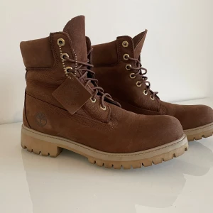 Timberland Premium Brown - US6 / EU 37 W - Premium Brown nubucc leather 6inch timberland boots  400g Primaloft insulation keep your feet warm and cozy.