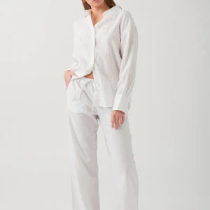 Low waist linnebyxor - Low waist linnebyxor från Gina storlek xs. Superfina och använda typ 1 gång i våras💕 Hör av er vid frågor! 