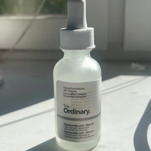 The ordinary serum niacinamide - Bra skick använd några gånger lite mer än hälften kvar säljer pga använder inte längre