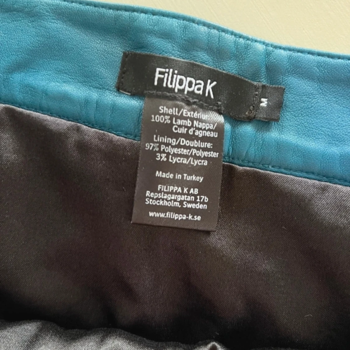 Skinnkjol Filippa K - strl M - 92