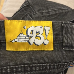 Svarta polar-skate jeans. 93-denim!  - 30/32, bara använts 2-3 ggr men i väldigt bra skick, säljer pga för små för mig   Ursprungspris; 1250 kr   Kan träffas i centrala Gbg 