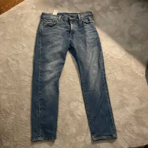 Levis 512 i fint skick. Storlek: W 30 L 30.  Säljer två par men går såklart att köpa enskilt för 200kr. 