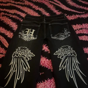 Low waist baggy jeans - Tvär snygga och helt i nyskick, säljer för dem inte passade.