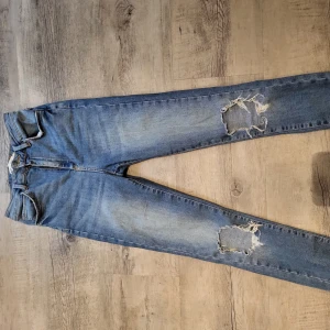 Jeans från Gina - Skinnyjeans från Gina tricot. Högmidjade med strech. Använd en del men i bra skick!
