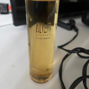 Alien Godess Edp från mugler i Refill (100ml) Aldrig använd. Nypris 1 430kr