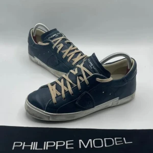 Philippe Model  - Storlek 40 men passar 41. Man får med dustbag