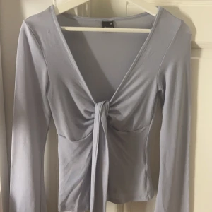 Blå Gina tröja - Säljs då den ej kommer till användning, använt 1 gång💕 original pris 299kr