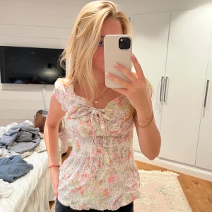 Hm blus  - Jätte skön och snygg passar xs-m! Slutsåld för länge sedan !