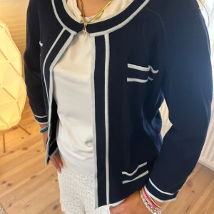 Blåvit kofta🤍💙 - Jättefin blå och vit färgad kofta🤍💙