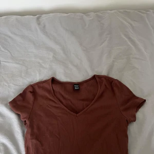 Kortärmad magtröja - Mycket bra skick, använd ett par gånger endast.