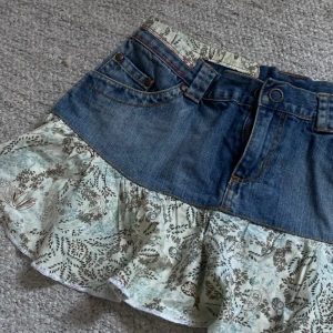 Kjol med detaljer  - Super fin kjol köpt i italien!