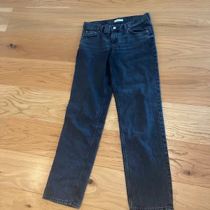 Jeans från Gina, Low straight  - Knappt använda, jeansen är i nyskick
