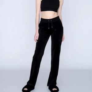 Juicy Couture - Svarta velour juicy byxor (del ray)
