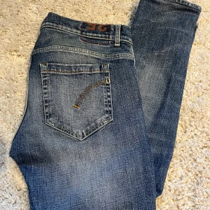 dondup jeans - säljer ett par schysst dondup jeans i gott skick. storleken är 35 W