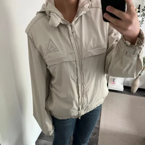 Vintage jacka - Jättesnygg vintage jacka, den är tunn o skön, perfekt till våren🤩🤩