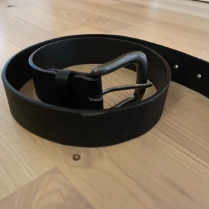 Bälte  - 60cm långt bälte med metallspänne 