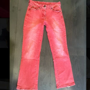 Lågmidjade jeans - Supersnygga röda lågmidjade bootcut/raka jeans 
