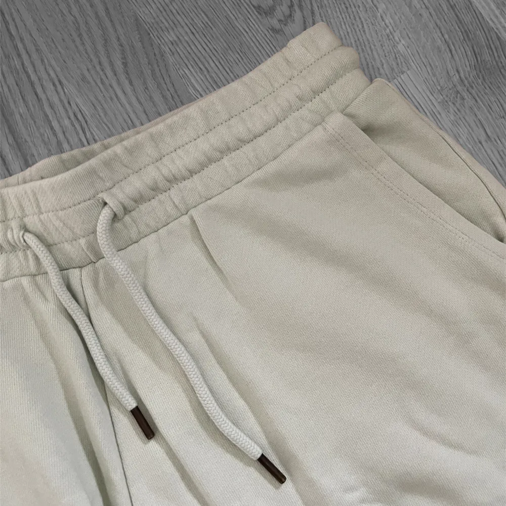 Sköna shorts från ”H&M” i storlek L! Bra skick. Köparen står för frakten men kan även mötas upp i Uppsala, Knivsta eller Sigtuna! Tveka inte att fråga mig om något🌴. Shorts.