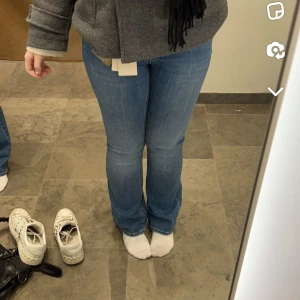 Veromoda jeans - Bootcut jeans från Veromoda. Storlek m/30. Passar på mig som är 160 ca