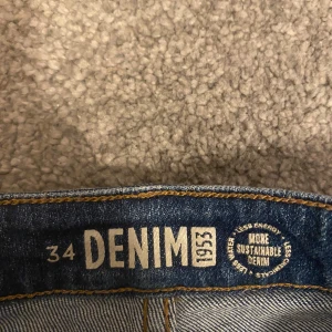 Ett par jättefina jeans   - Ett par jättefina jeans som tyvär har blivit för små. I fint skick och bara använda ett fåtal gånger.