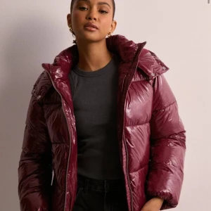 Nelly puffar jacket - Intressekoll på helt ny vinterjacka från Nelly🤍Slutsåld på hemsidan❤️köp direkt för priset eller lägg bud❤️