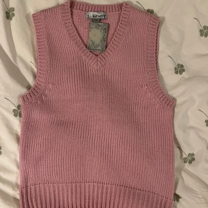 Stickad väst Oanvänd storlek 164 / Small - Oanvänd