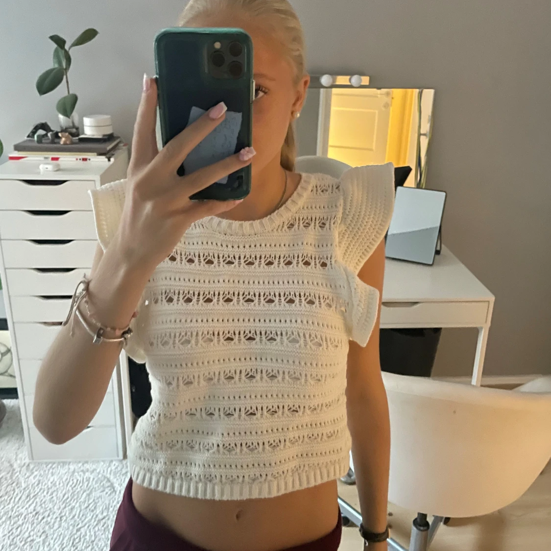 Stickad topp med volang - 90