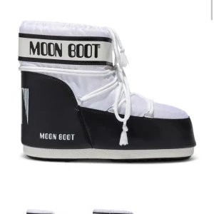 Moon Boot - Säljer mina moon boots, dom är välanvända! Priset går absolut att diskutera! Kan tvätta dom innan jag postar 💞