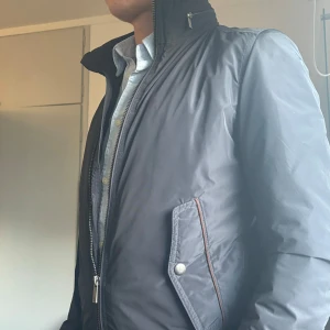 Massimo dutti jacka - Snygga Massimo dutti jacka med krage