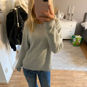 Stickad tröja - Ljus grön stickad tröja från vero Moda❣️