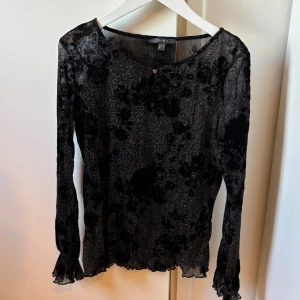 Blus - Jättefin blus från esprit. Använd 1 gång 