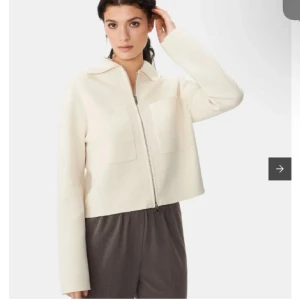 Åhléns cardigan  - Säljer min fina jacka från Åhléns💕endast använd ett fåtal gånger, i nyskick! 