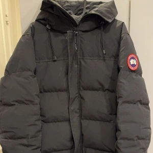 Canada Goose Macmillan  - Canada Goose vinter jacka, storlek L, bra skick, äkta, finns kvitto