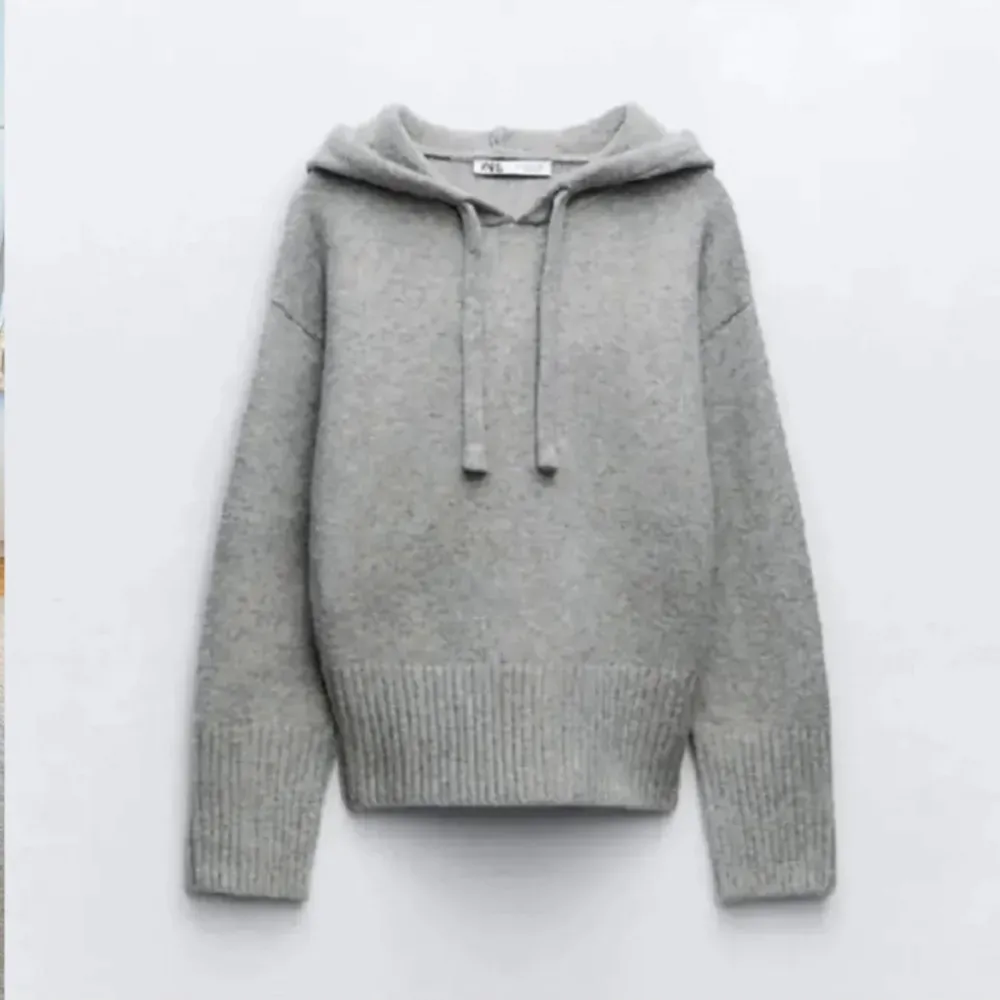 Super fin stickad hoodie från zara som jag inte använder längre. Perfekt till hösten😍🍂. Hoodies.