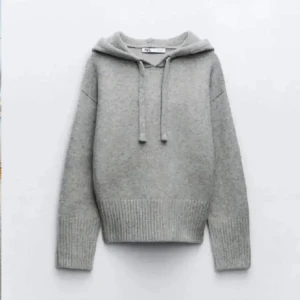 As snygg hoodie - Super fin stickad hoodie från zara som jag inte använder längre. Perfekt till hösten😍🍂