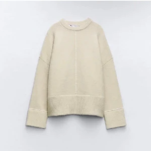 Stickad tröja - Jättefin stickad tröja från zara! Köpt här på plick men bara använd några fåtal gånger!💞