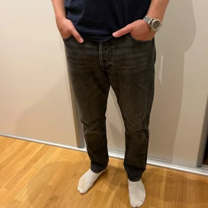 Mörkgrå jeans  - Snygga jeans från Jack & Jones skick 9/10. Passar mig bra är 180 lång.