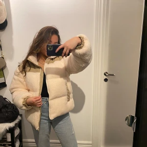 Pufferjacka  - Säljer en helt ny pufferjacka i storlek XS.