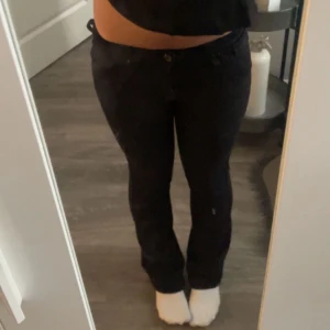 Lågmidjade jeans bootcut - Dem är i bra skick, knappt använda 