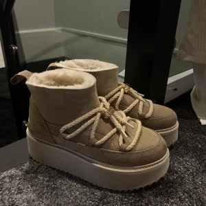 Inuikii  - Inuuiki-boots! Använda 1 gång. Fint skick!