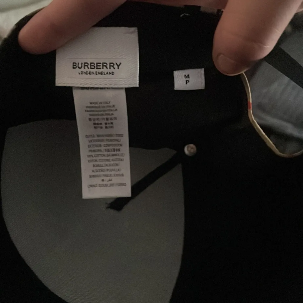 Säljer denna fina burberry keps i storlek M. Helt ny. Accessoarer.