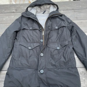 J.lindeberg jacka - Säljer nu en sjukt fet svart jacka från märket ”j.lindeberg” i storlek M. Pris går att diskutera!