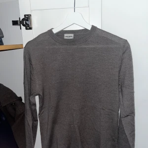 Merinoull Tröja  - John Henric Tröja i storlek S men passar också XS, annars inga defekter.