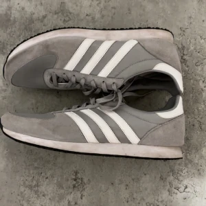 Adidas skor - Säljer de hära feta skor de är använda några gånger och priset kan diskuteras.