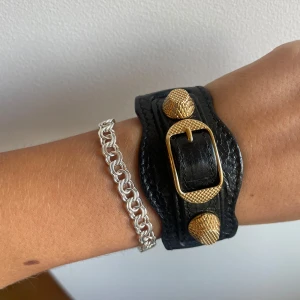 Balenciaga armband  - Skicket som på bilderna, äkta såklart 😁