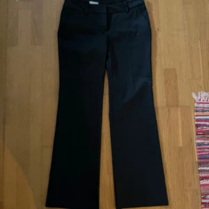Kostymbyxor  - Sitter mycket bra på och är i fint skick.