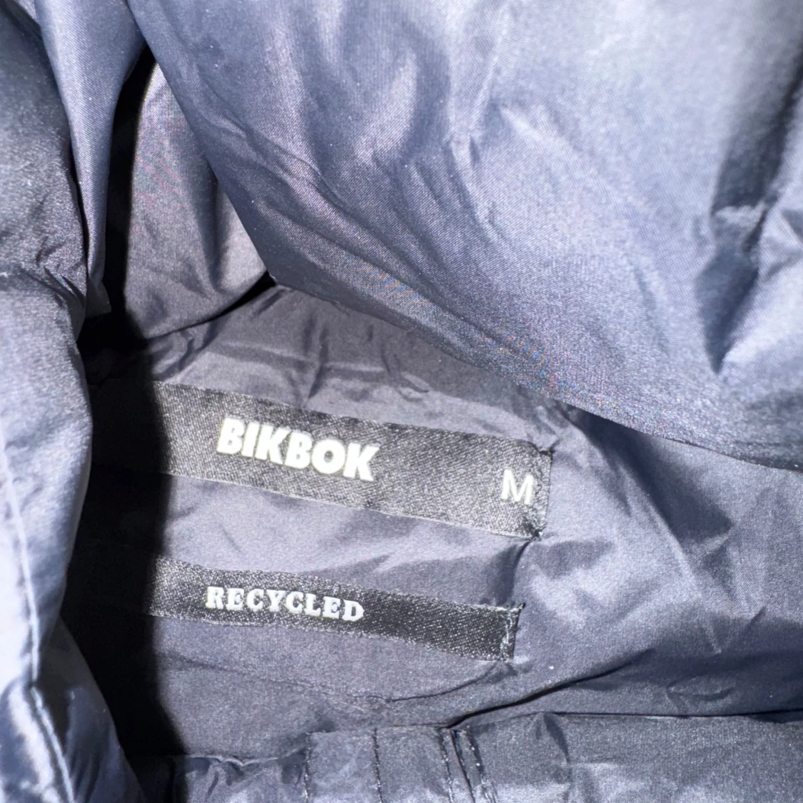 Svart pufferjacka från BikBok - 90