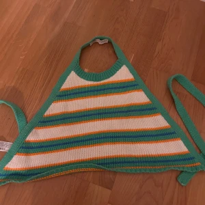 Stickad topp - Säljer denna topp från zara strl M 150kr eller bud 